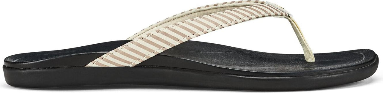 OluKai Sandals Women's Ho'opio Bone / Stripe